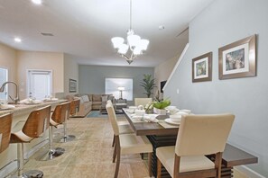 Townhome, 5 Bedrooms | In-room dining