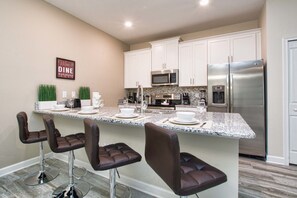 Pientalo, 5 makuuhuonetta | Yksityinen keittiö