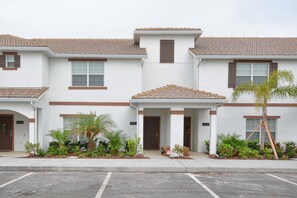 Townhome, 4 Bedrooms | Front of property