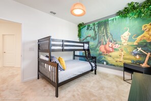 Vila, várias camas | Quarto temático infantil