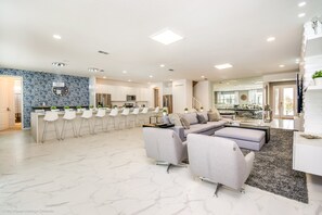 ヴィラ ベッド (複数台) | ロビーラウンジ