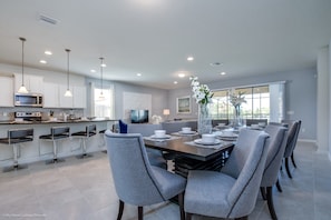 Villa, Meerdere bedden | Dineren op de kamer
