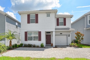 House, 6 Bedrooms | Front of property