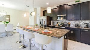 Townhome, 4 Bedrooms | Dapur peribadi