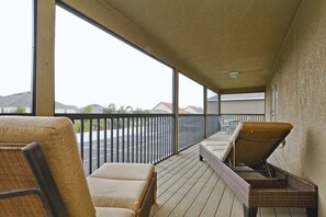 House, 5 Bedrooms | Balcony