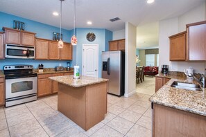 House, 5 Bedrooms | Private kitchen