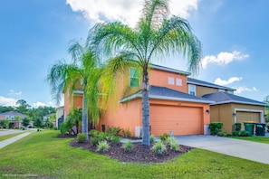 Villa, 4 Bedrooms | Front of property