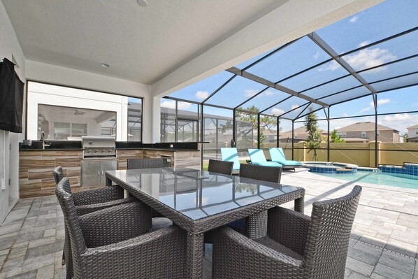 ハウス 6 ベッドルーム | 客室内のダイニングエリア