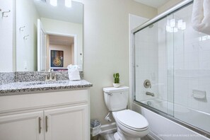 House, 5 Bedrooms | Bathroom