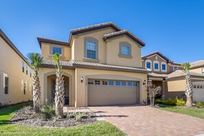 Villa, 6 habitaciones | Vista frontal de la propiedad