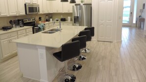 House, 5 Bedrooms | Private kitchen