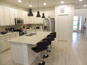 House, 5 Bedrooms | Private kitchen