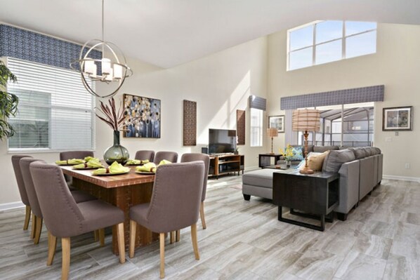 House, 5 Bedrooms | In-room dining