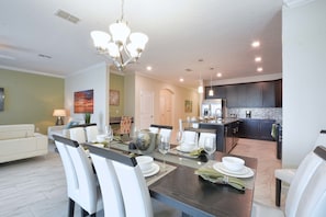 House, 6 Bedrooms | In-room dining
