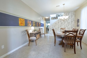 House, 5 Bedrooms | In-room dining