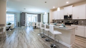 House, 6 Bedrooms | Private kitchen - Storey Lake 4718 (Kissimmee)