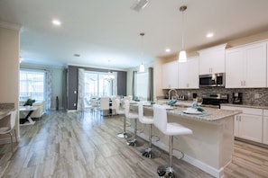 House, 6 Bedrooms | Private kitchen