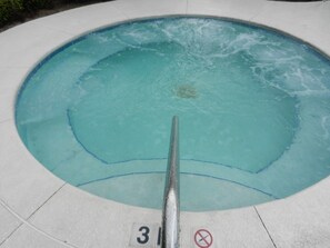 Apartment, 3 Bedrooms | Outdoor spa tub