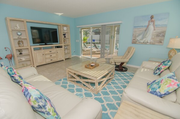 Hus - 6 sovrum | Vardagsrum | Platt-tv och ett bordtennisbord