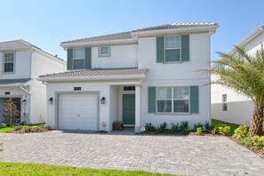 House, 5 Bedrooms | Front of property