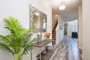 House, 5 Bedrooms | Interior