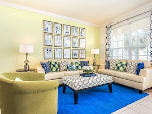 Townhome - 6 sovrum | Vardagsrum | Smart-tv