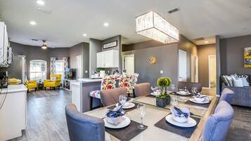 Villa, 4 Bedrooms | In-room dining