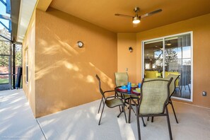 Villa, 4 Schlafzimmer | Speisen im Freien