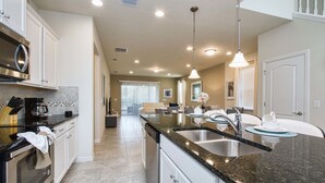 Private kitchen - Windsor at Westside 1800 (Kissimmee)