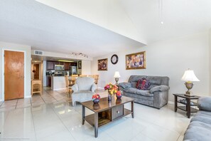 Townhome, 3 Bedrooms | Living area