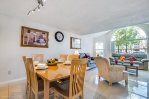 Townhome, 3 Bedrooms | In-room dining