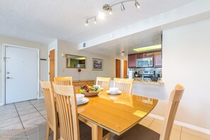Townhome, 3 Bedrooms | In-room dining