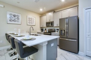 Townhome, 5 Bedrooms | Private kitchen