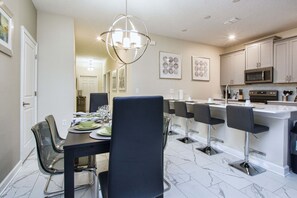 Townhome, 5 Bedrooms | Private kitchen