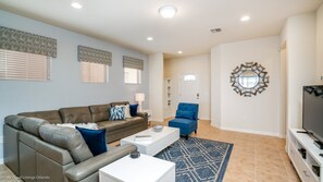 Villa, 5 Bedrooms | Living area