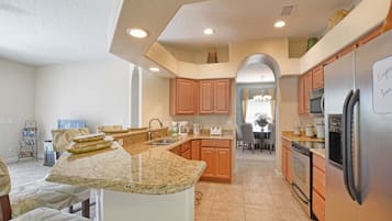 House, 4 Bedrooms | Private kitchen | Fridge, dishwasher, cookware/dishes/utensils, freezer