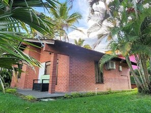 Cabana família, várias camas, para não fumantes | Frigobar, Wi-Fi de cortesia, roupa de cama