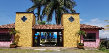 Entrada de la propiedad