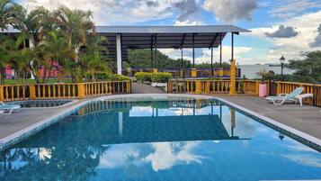 Udendørs pool, liggestole