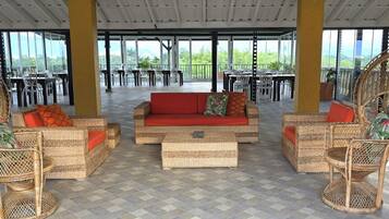 32-tommers fladskærms-tv med kabelkanaler, tv