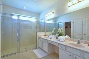 House, 5 Bedrooms | Bathroom | Towels