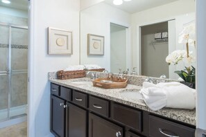Casa de ciudad, 5 habitaciones | Lavabo en el baño