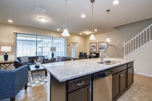 Townhome, 5 Bedrooms | Private kitchen