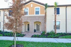 Townhome, 4 Bedrooms | Front of property