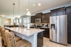 House, 5 Bedrooms | Private kitchen