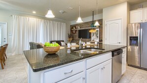 Townhome, 5 Bedrooms | Private kitchen