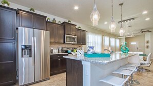 House, 5 Bedrooms | Private kitchen