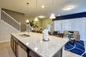 Pientalo, 5 makuuhuonetta | Oleskelualue | Taulutelevisio