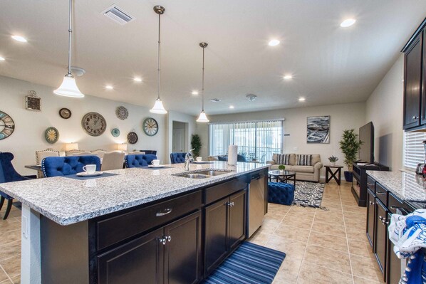 Casa, varias camas | Cocina privada | Microondas y lavavajillas