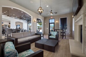 House, 6 Bedrooms | Lounge